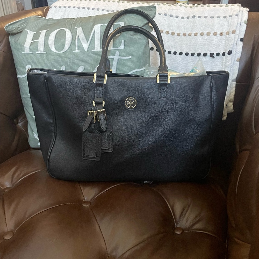 *****SOLD******❤️Tory Burch Executive Tote